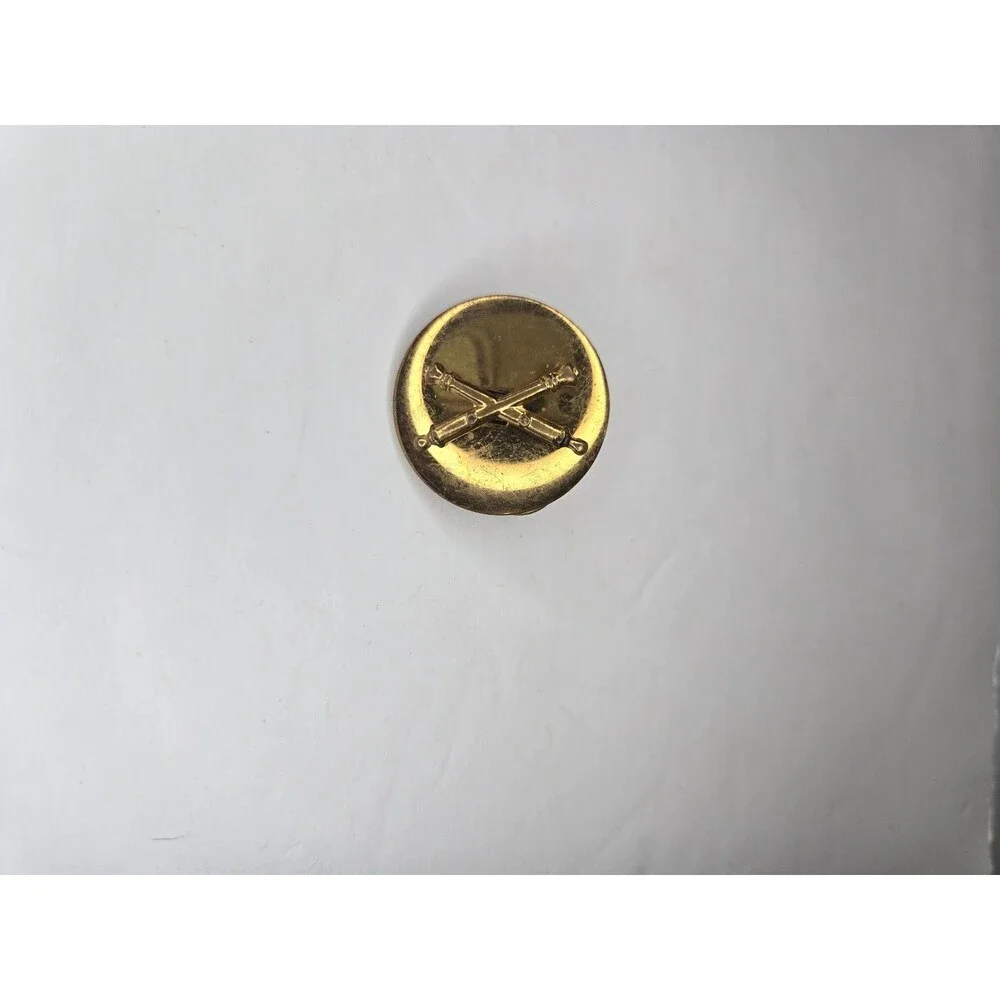 1950s US Army Enlisted Man's Artillery Branch Domed/Convex BOS Collar Badge